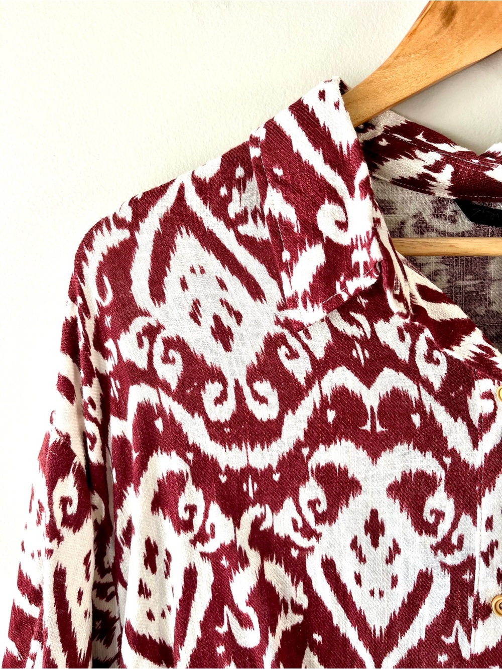 NWT ZARA Burgundy & Cream Ikat Print Button-Up Blouse Size XL Slightly Cropped - Picture 4 of 11